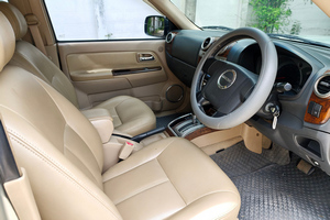 렌터카 Isuzu MU7 - photo 2