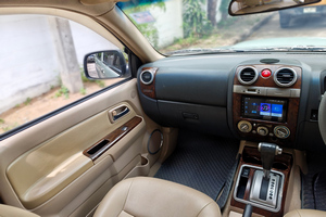 렌터카 Isuzu MU7 - photo 4