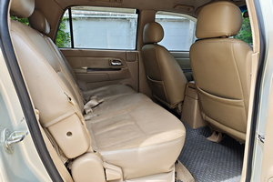 렌터카 Isuzu MU7 - photo 6