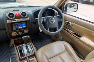 렌터카 Isuzu MU7 - photo 16